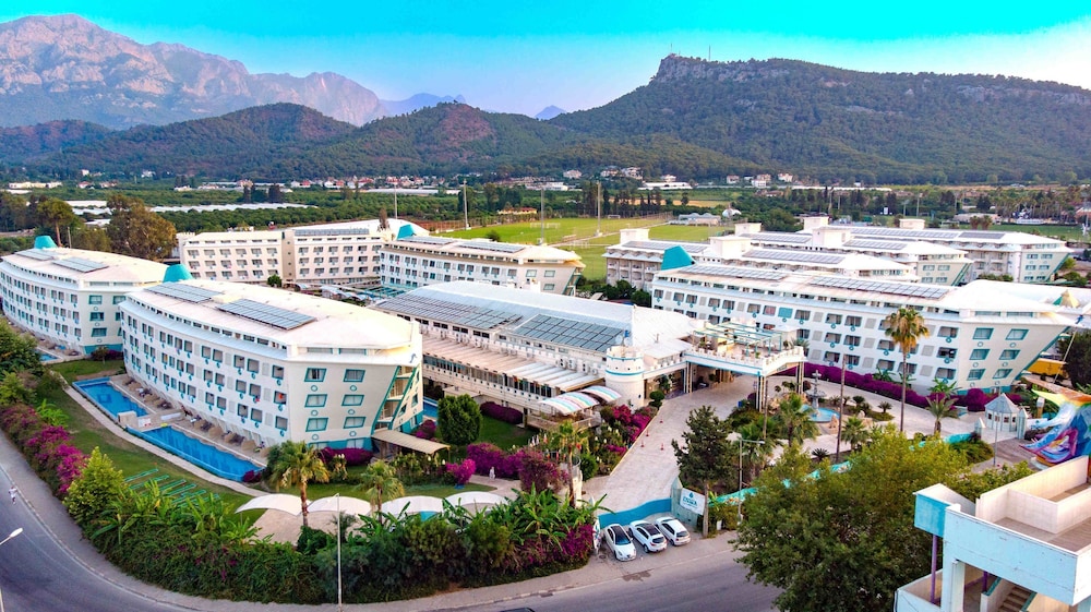 Daima Biz Hotel - Dolusu Aquapark Access - All inclusive — Outdoor in Kemer