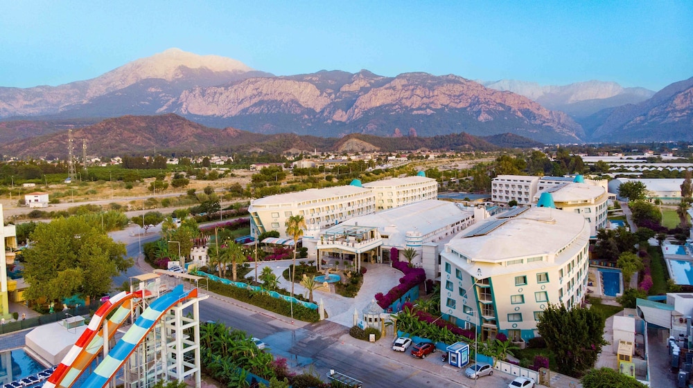 Daima Biz Hotel - Dolusu Aquapark Access - All inclusive — Outdoor in Kemer