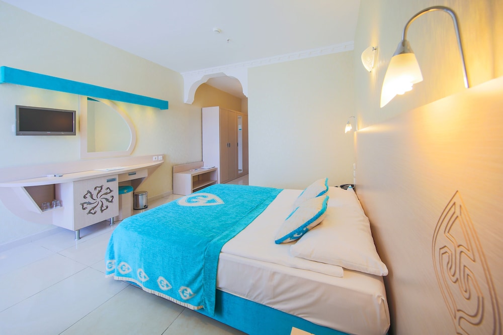 Daima Biz Hotel - Dolusu Aquapark Access - All inclusive — Rooms in Kemer