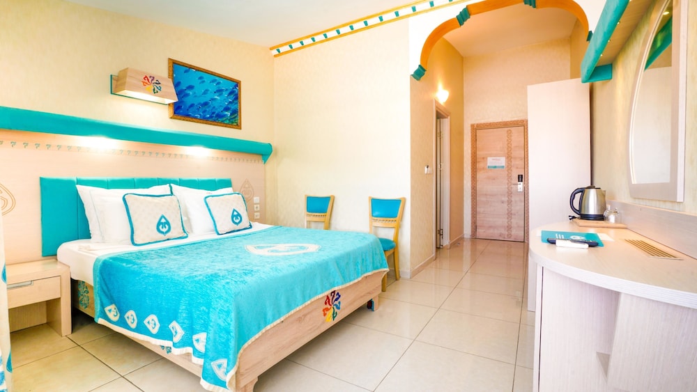 Daima Biz Hotel - Dolusu Aquapark Access - All inclusive — Rooms in Kemer