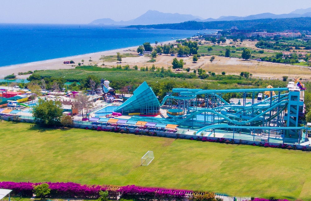 Daima Biz Hotel - Dolusu Aquapark Access - All inclusive — Pool in Kemer