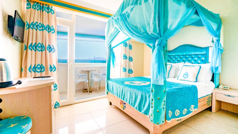 Daima Biz Hotel - Dolusu Aquapark Access - All inclusive — Rooms in Kemer