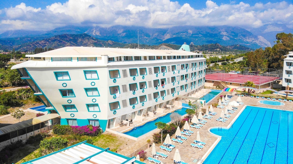 Daima Biz Hotel - Dolusu Aquapark Access - All inclusive — Pool in Kemer