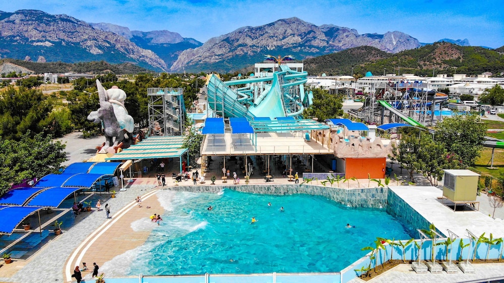 Daima Biz Hotel - Dolusu Aquapark Access - All inclusive — Pool in Kemer