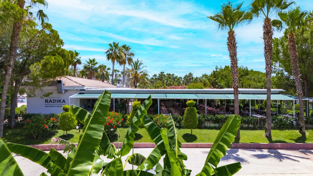 VONRESORT Golden Beach - All Inclusive — Hotel building in Side