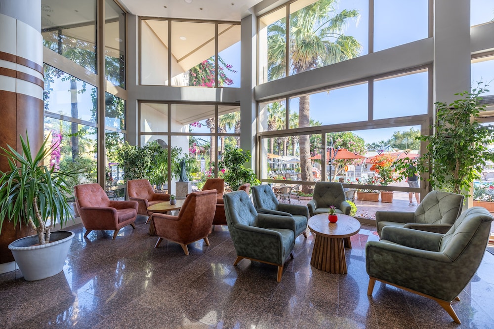 VONRESORT Golden Beach - All Inclusive — Hotel building in Side