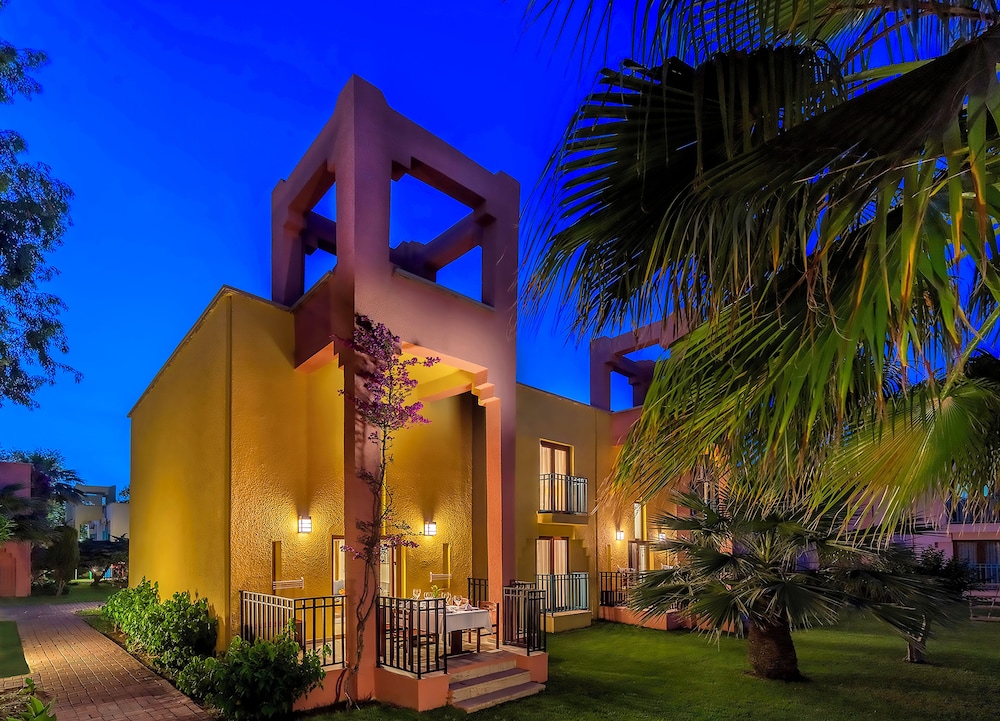 VONRESORT Golden Beach - All Inclusive — Hotel building in Side