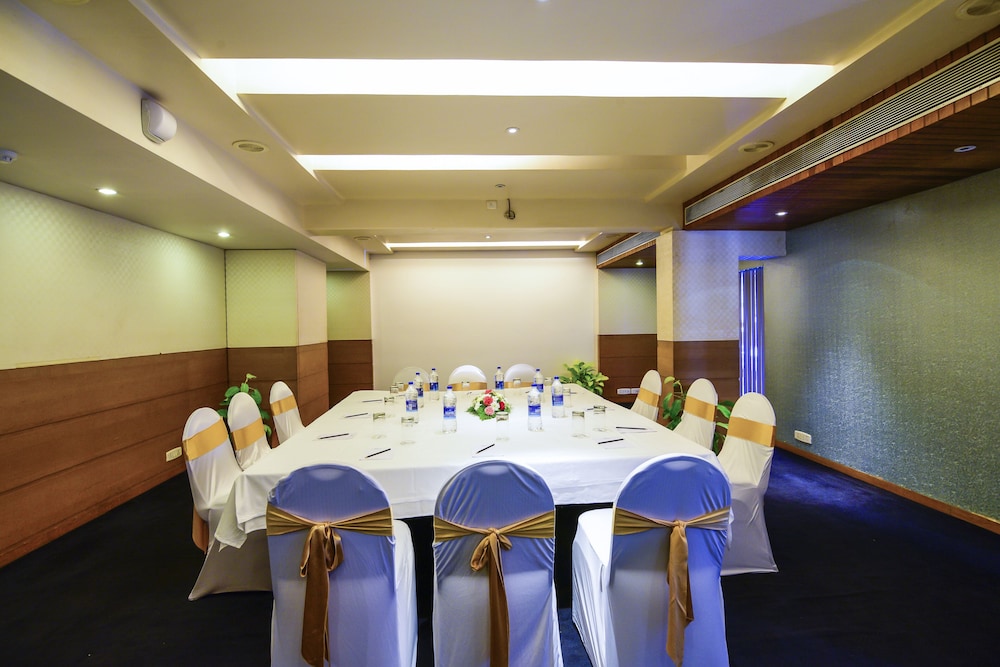 La-Paz Gardens Beacon Hotel - Vasco da Gama Goa — Restaurant & bars in Vasco da Gama, Goa