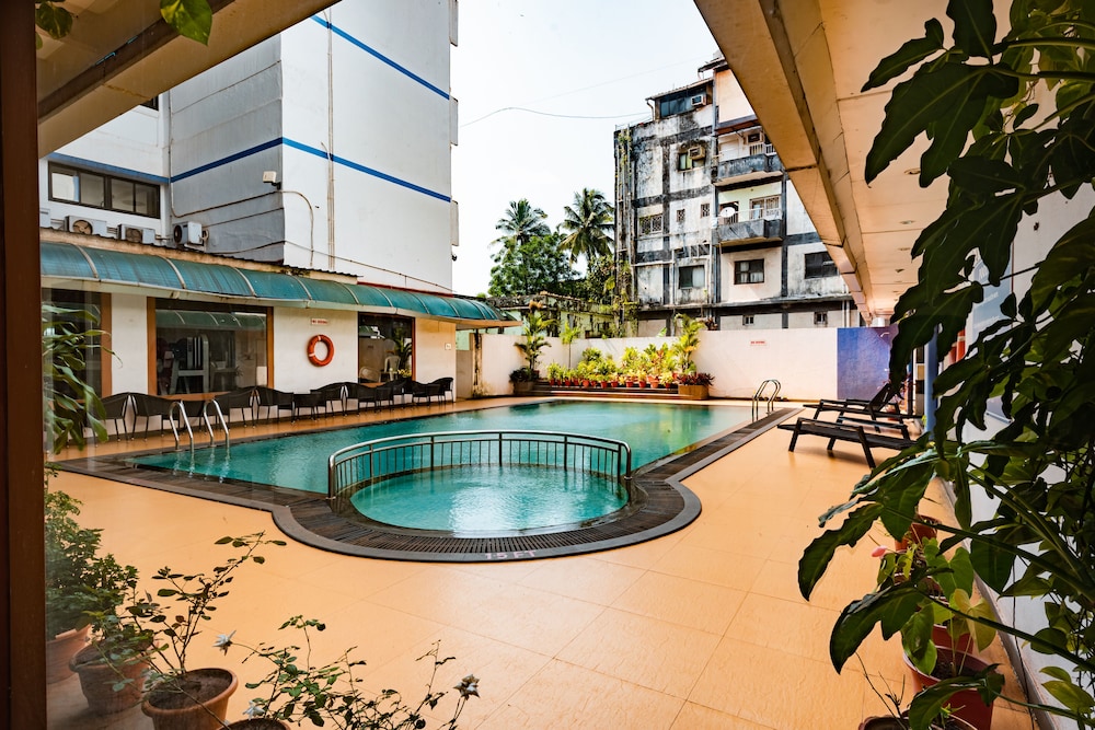 La-Paz Gardens Beacon Hotel - Vasco da Gama Goa — Swimming pool in Vasco da Gama, Goa
