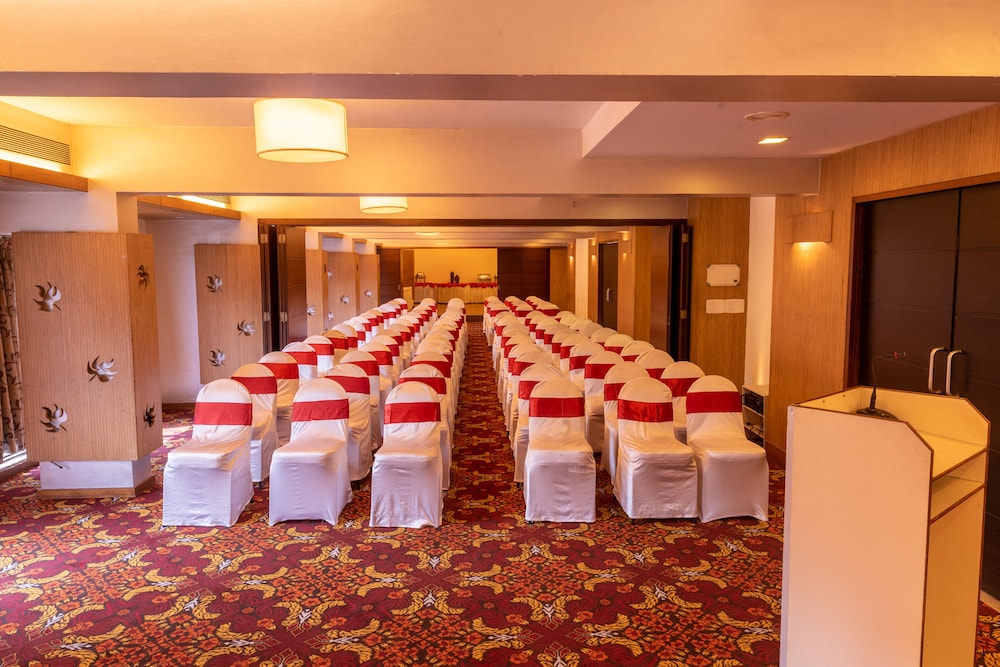 La-Paz Gardens Beacon Hotel - Vasco da Gama Goa — Hotel building in Vasco da Gama, Goa