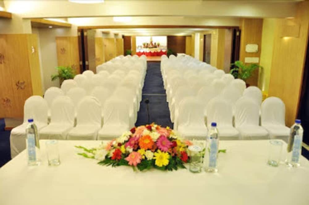 La-Paz Gardens Beacon Hotel - Vasco da Gama Goa — Hotel building in Vasco da Gama, Goa