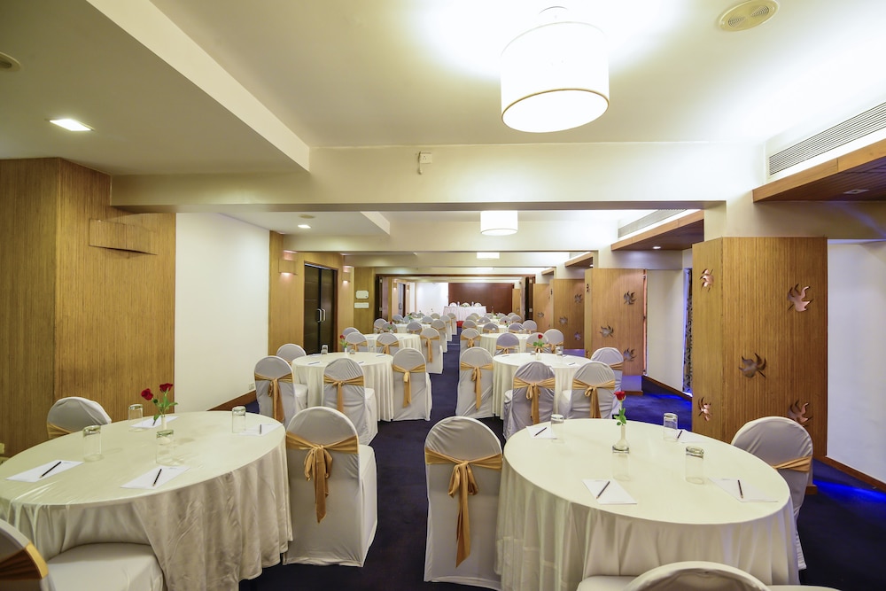 La-Paz Gardens Beacon Hotel - Vasco da Gama Goa — Restaurant & bars in Vasco da Gama, Goa