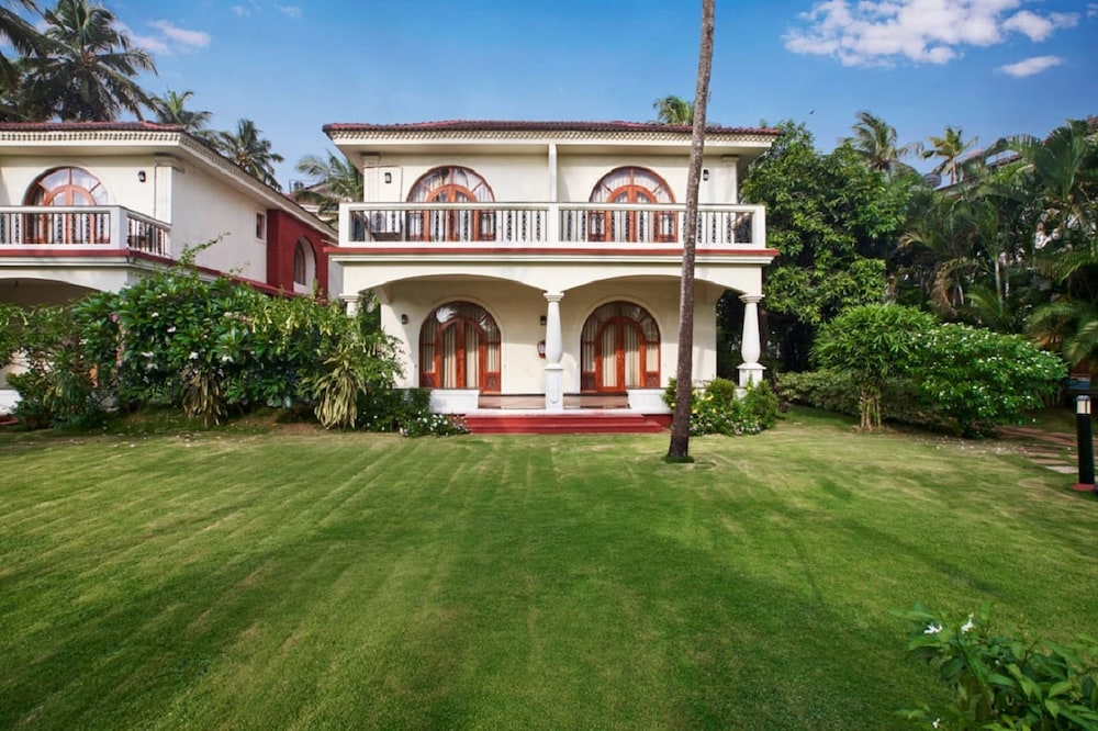 Resort Rio — Hotel building in Arpora, Goa
