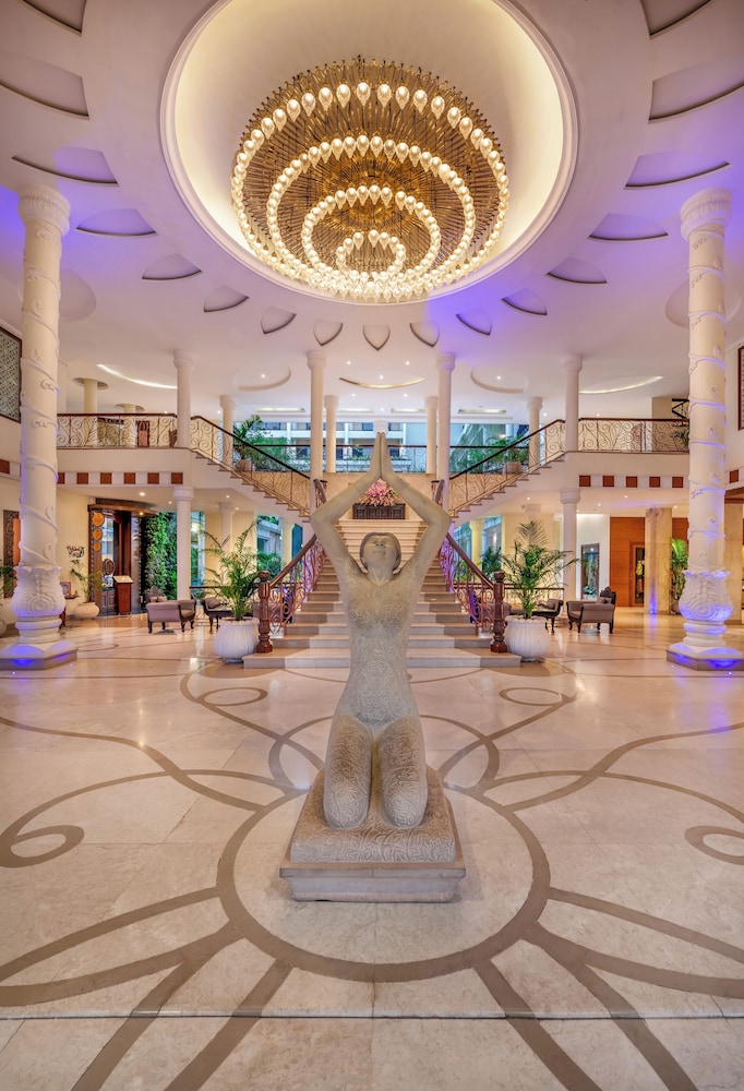 Resort Rio — Hotel building in Arpora, Goa