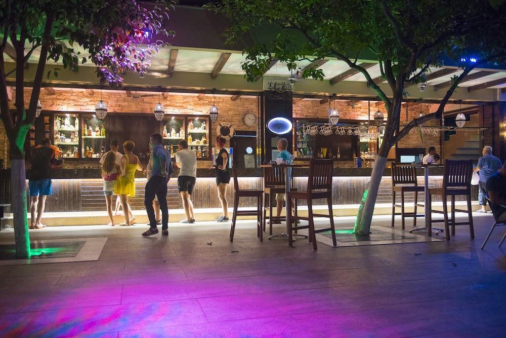 Selcukhan Hotel — Restaurant & bars in Kemer