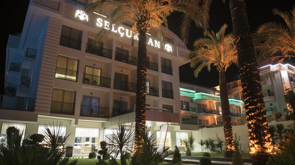 Selcukhan Hotel — Hotel building in Kemer