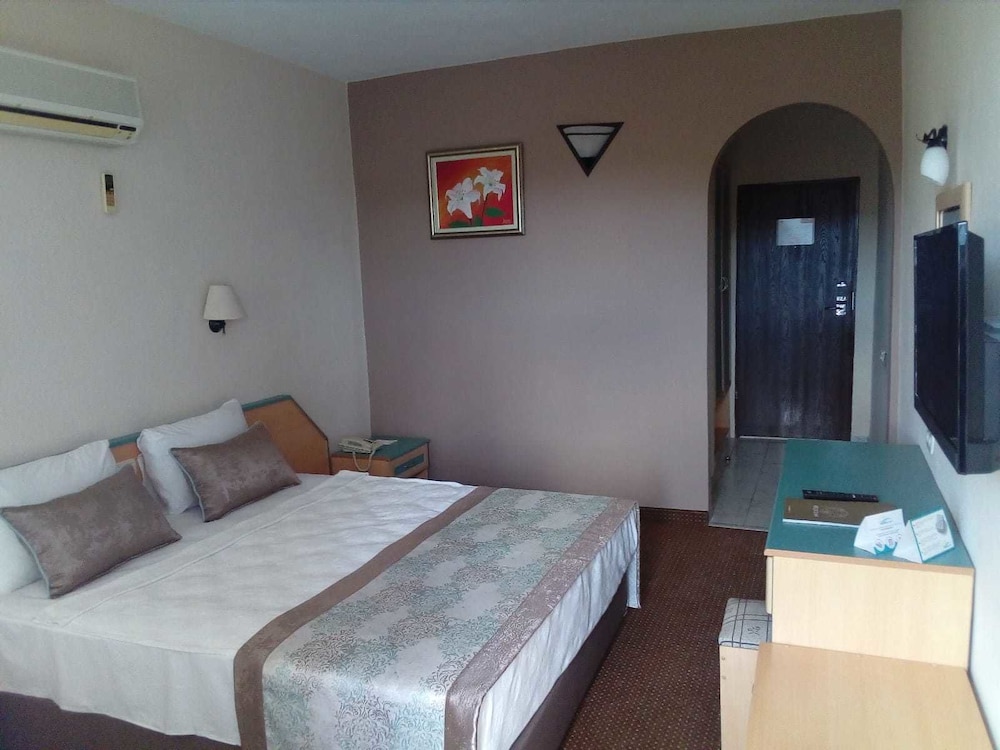 Selcukhan Hotel — Hotel rooms in Kemer