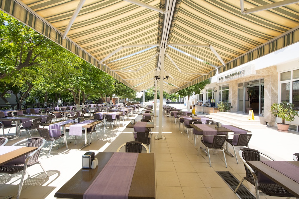 Selcukhan Hotel — Restaurant & bars in Kemer