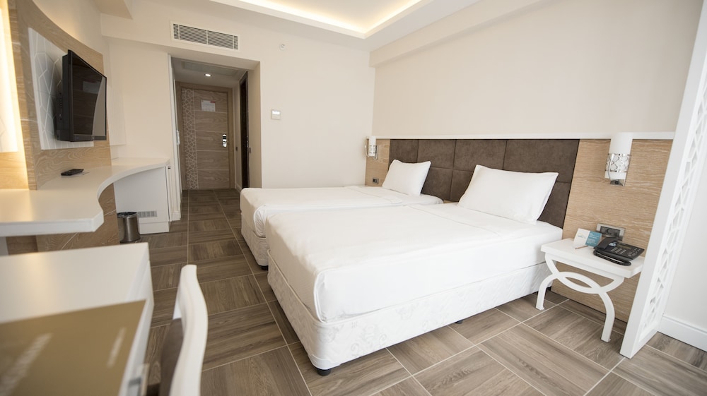 Selcukhan Hotel — Hotel rooms in Kemer