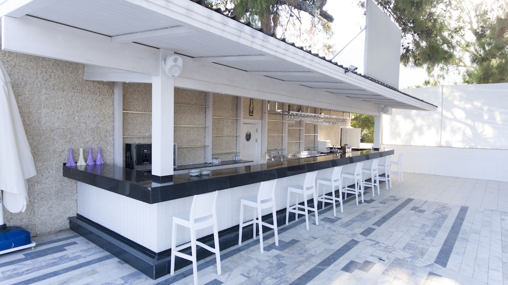 Selcukhan Hotel — Restaurant & bars in Kemer