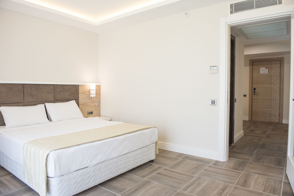 Selcukhan Hotel — Hotel rooms in Kemer
