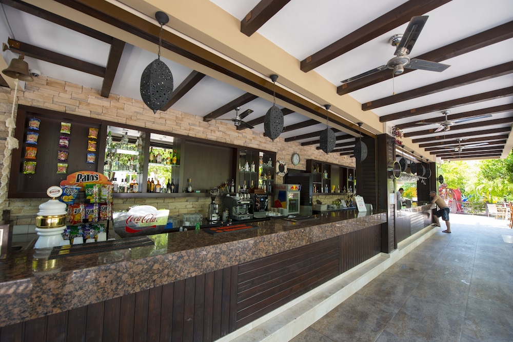 Selcukhan Hotel — Restaurant & bars in Kemer