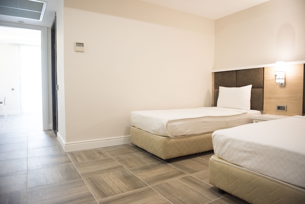Selcukhan Hotel — Hotel rooms in Kemer