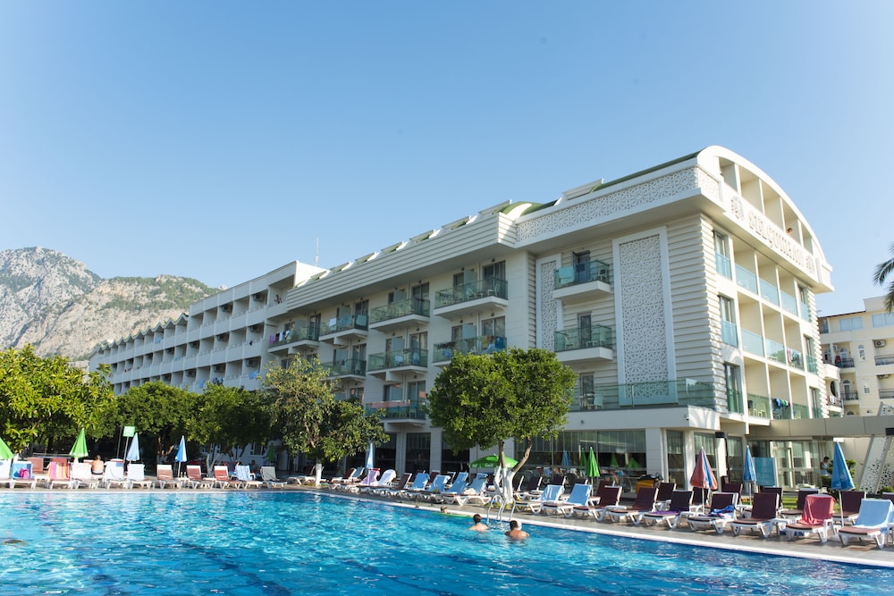 Selcukhan Hotel — Main photo in Kemer