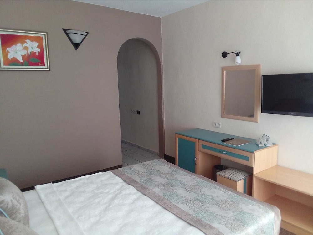 Selcukhan Hotel — Hotel rooms in Kemer
