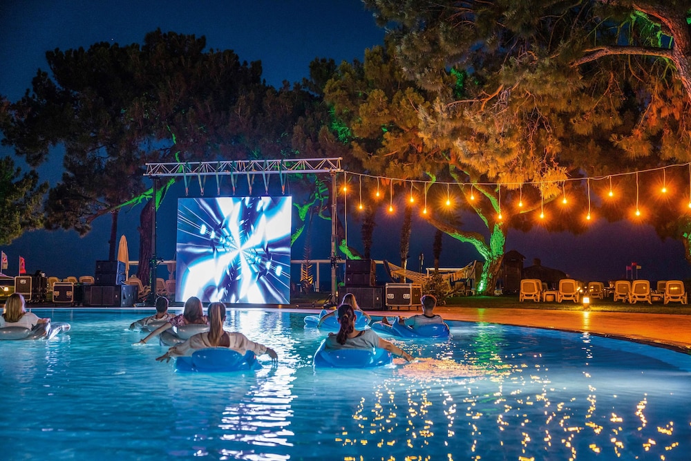 Rixos Beldibi - Adult Only - The Land of Legends Access — Swimming pool in Kemer