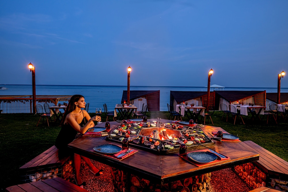 Rixos Beldibi - Adult Only - The Land of Legends Access — Restaurant & bars in Kemer