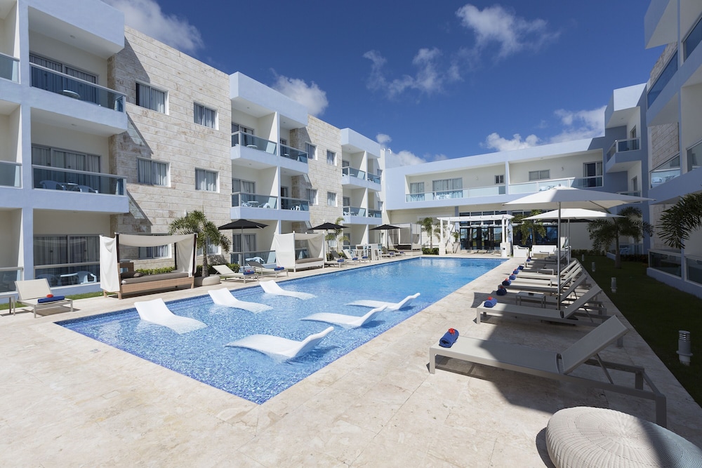 whala!urban punta cana — Swimming pool in Bavaro, La Altagracia