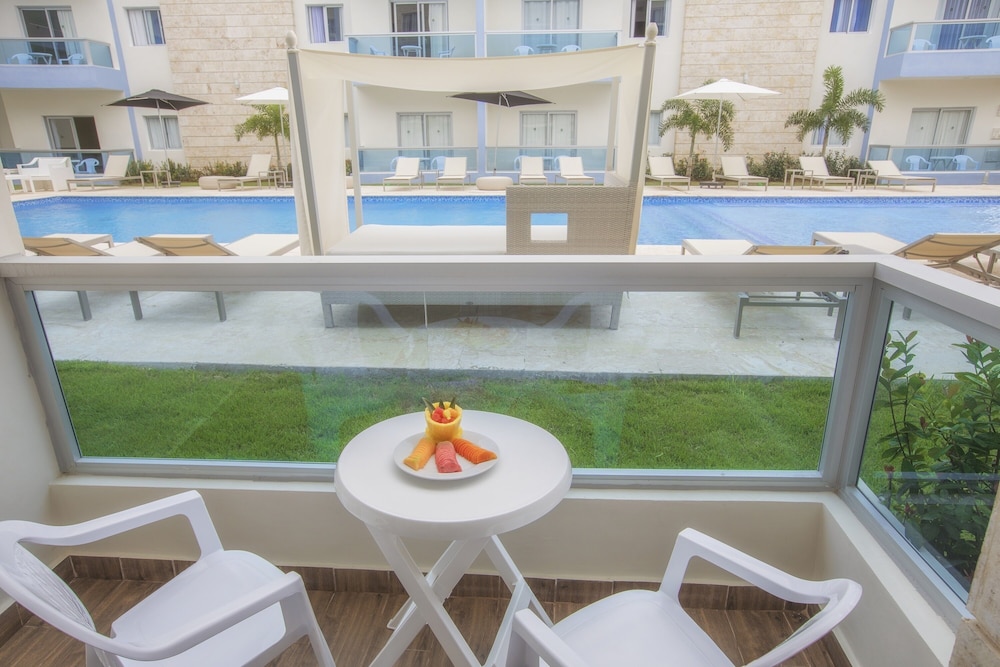 whala!urban punta cana — Swimming pool in Bavaro, La Altagracia