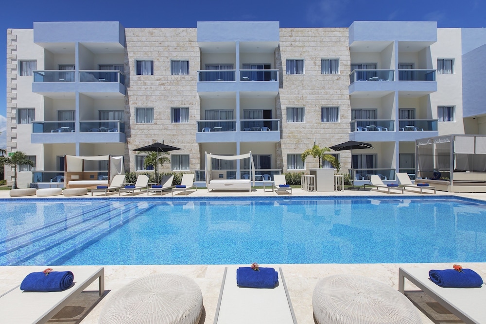 whala!urban punta cana — Swimming pool in Bavaro, La Altagracia