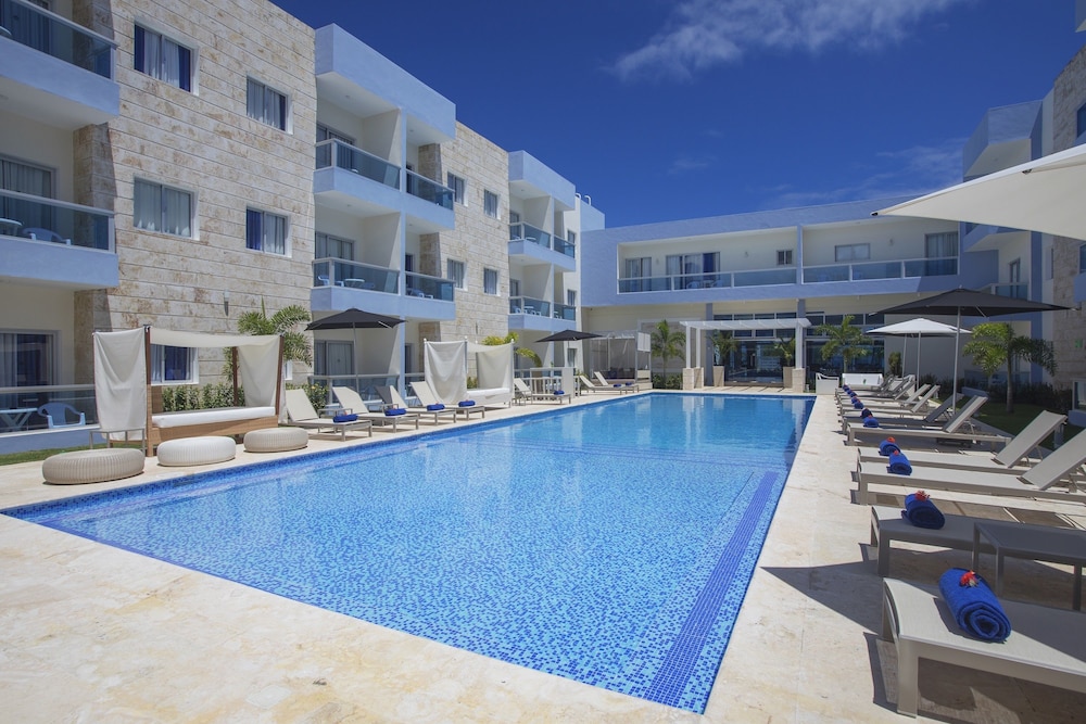 whala!urban punta cana — Swimming pool in Bavaro, La Altagracia