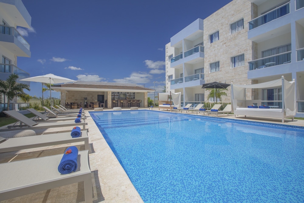 whala!urban punta cana — Swimming pool in Bavaro, La Altagracia