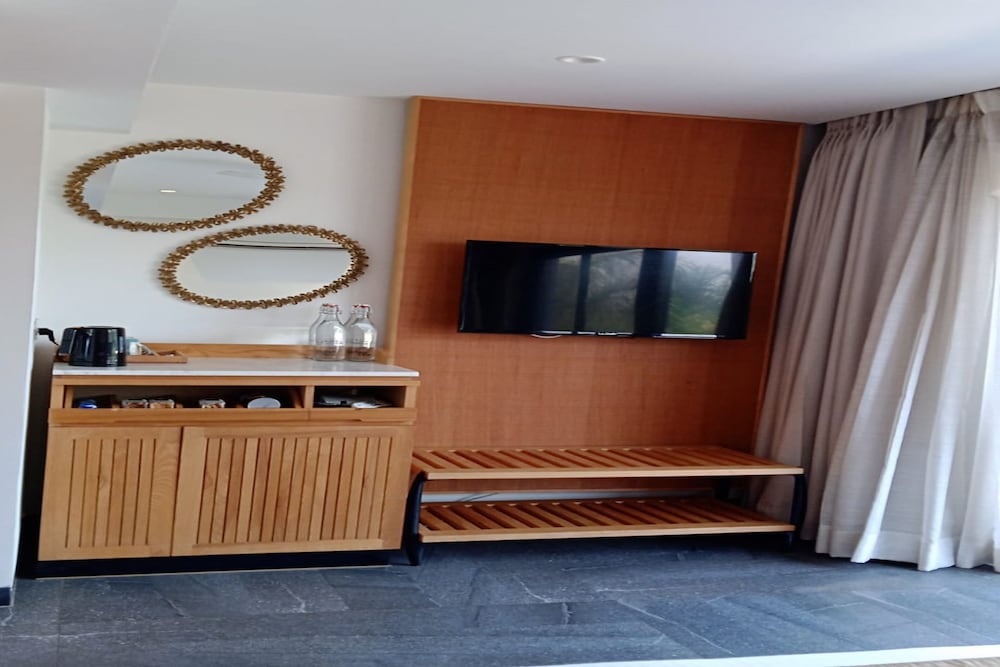 Beleza By The Beach — Hotel rooms in Betalbatim, Goa