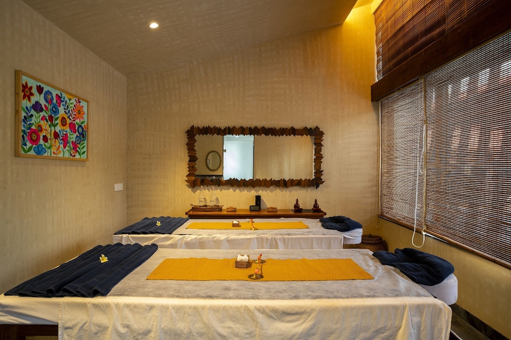 Beleza By The Beach — Hotel rooms in Betalbatim, Goa