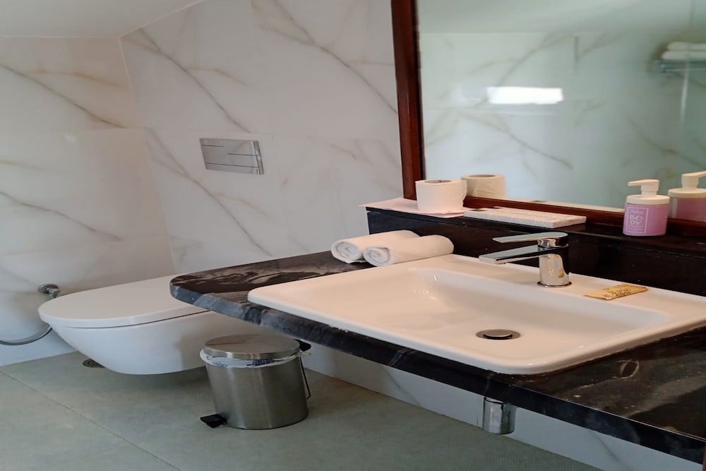 Beleza By The Beach — Hotel rooms in Betalbatim, Goa