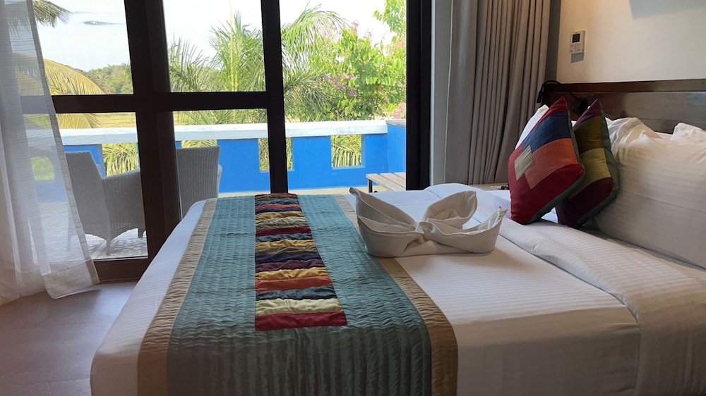 Beleza By The Beach — Hotel rooms in Betalbatim, Goa