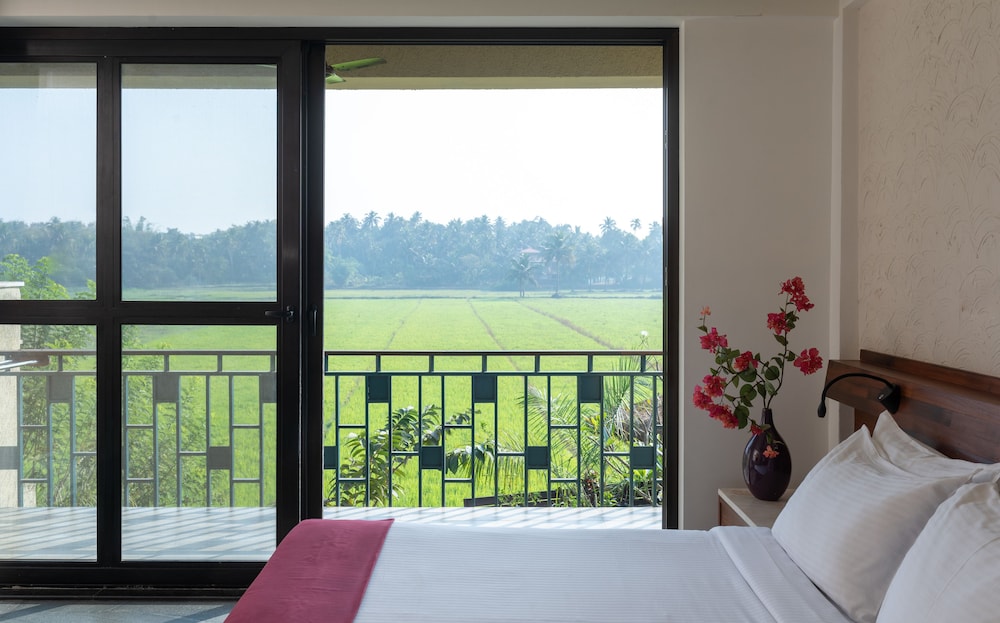 Beleza By The Beach — Hotel rooms in Betalbatim, Goa