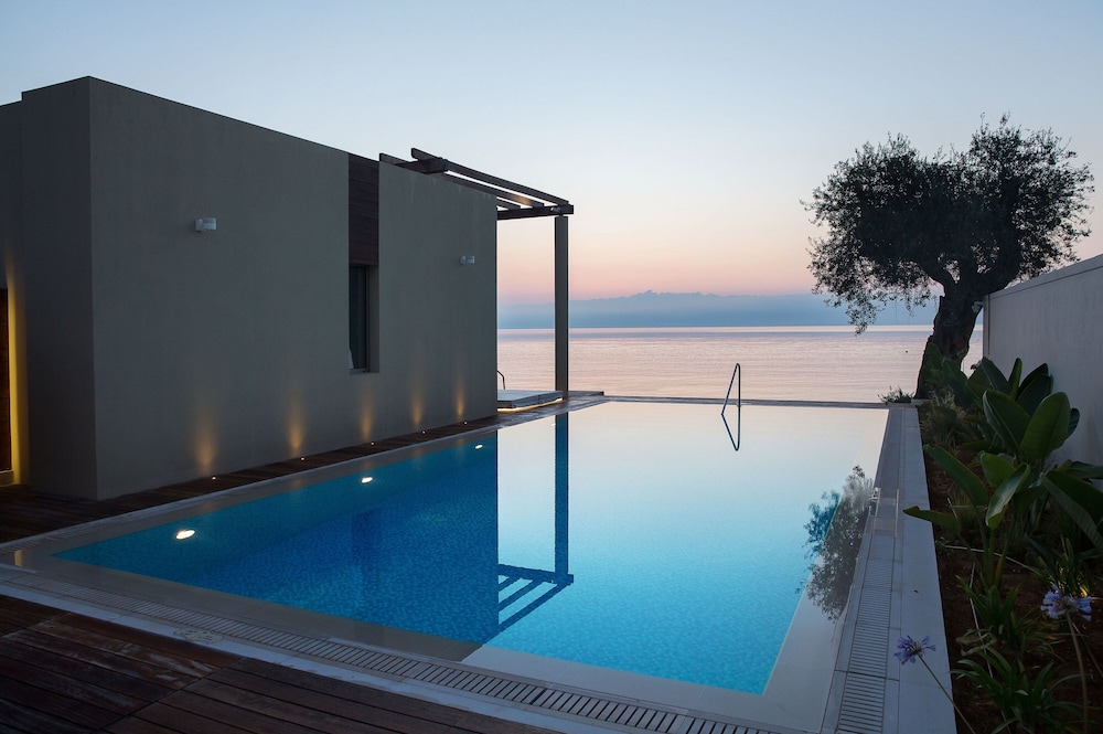 Domes Miramare, a Luxury Collection Resort, Corfu - Adults Only — Swimming pool in Moraitika, Ionian Islands