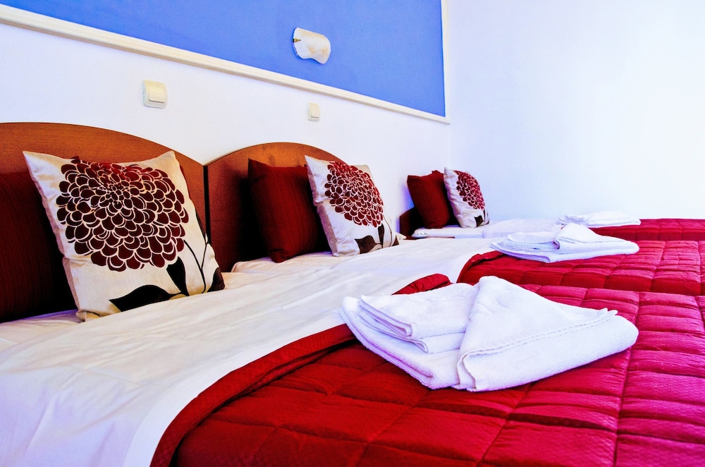 Yiannis Manos — Hotel rooms in Malia