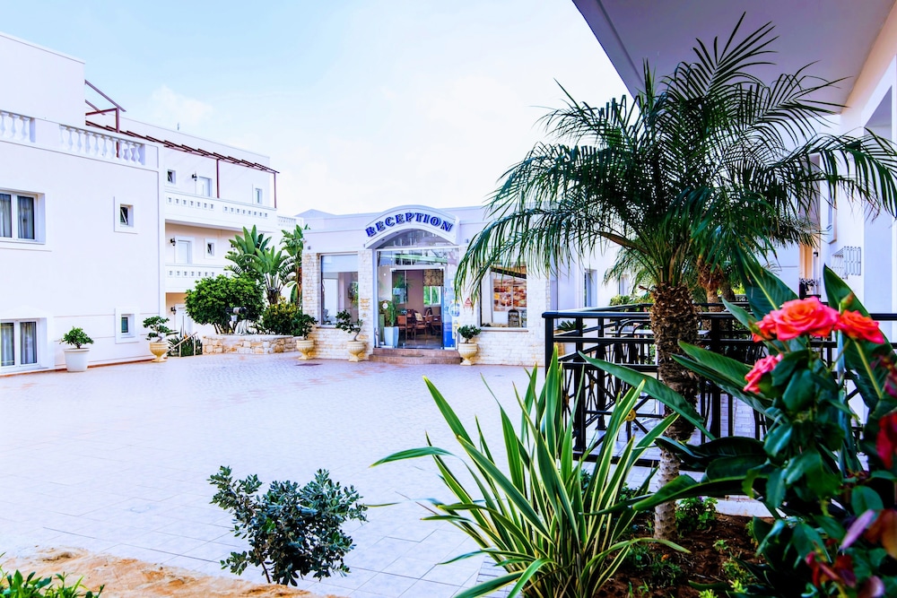 Yiannis Manos — Hotel building in Malia