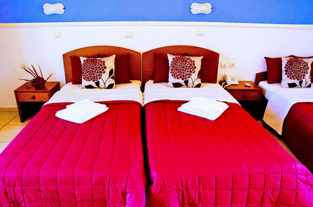 Yiannis Manos — Hotel rooms in Malia