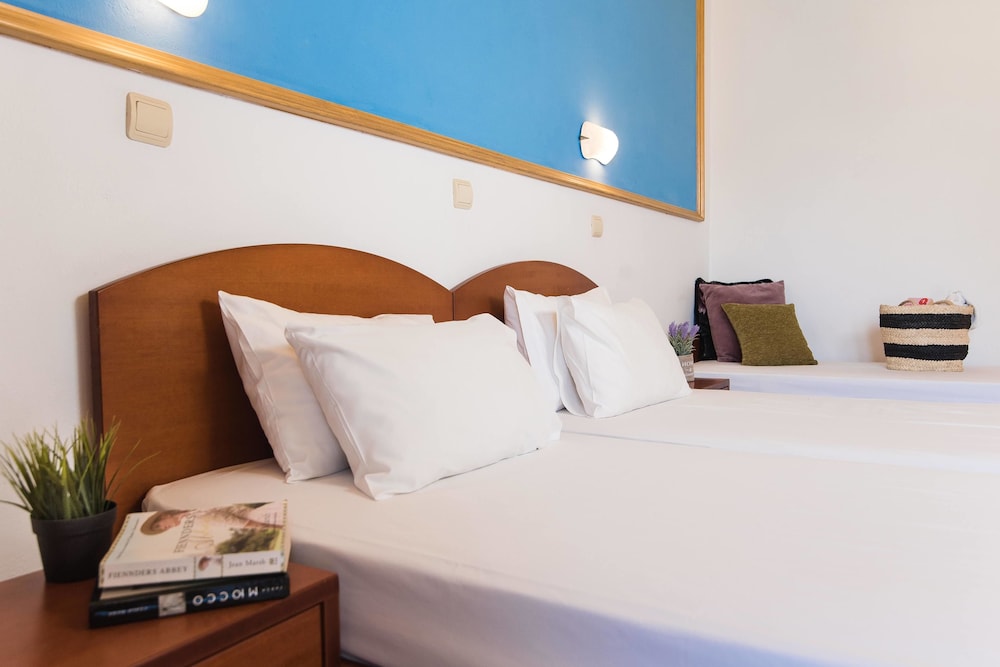 Yiannis Manos — Hotel rooms in Malia
