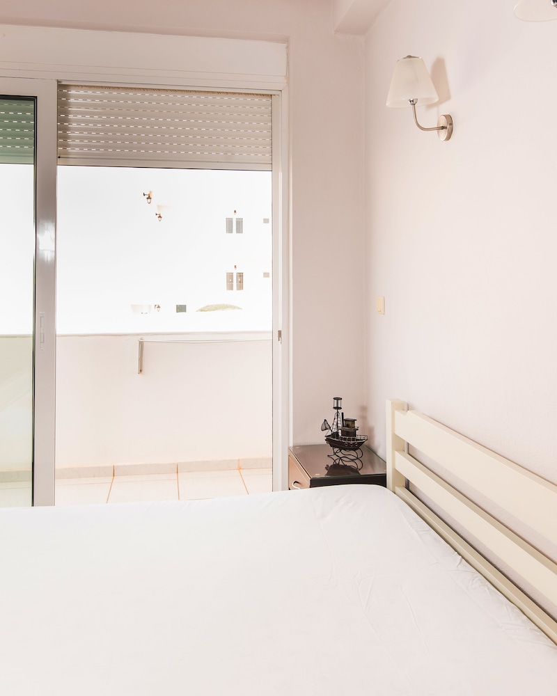 Yiannis Manos — Hotel rooms in Malia