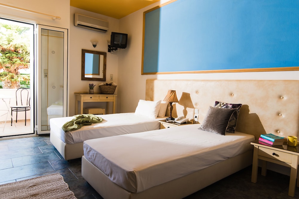 Yiannis Manos — Hotel rooms in Malia