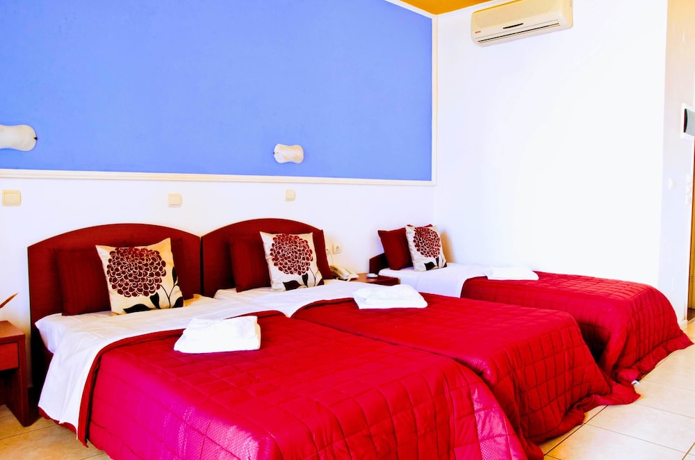 Yiannis Manos — Hotel rooms in Malia