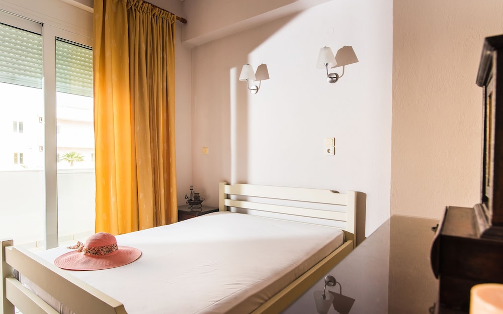 Yiannis Manos — Hotel rooms in Malia